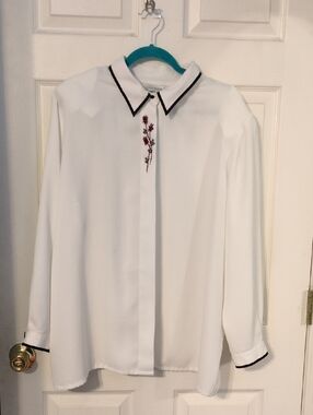 Vintage Koret White Button-Down Shirt with Black Trim and Red Floral Embroidery